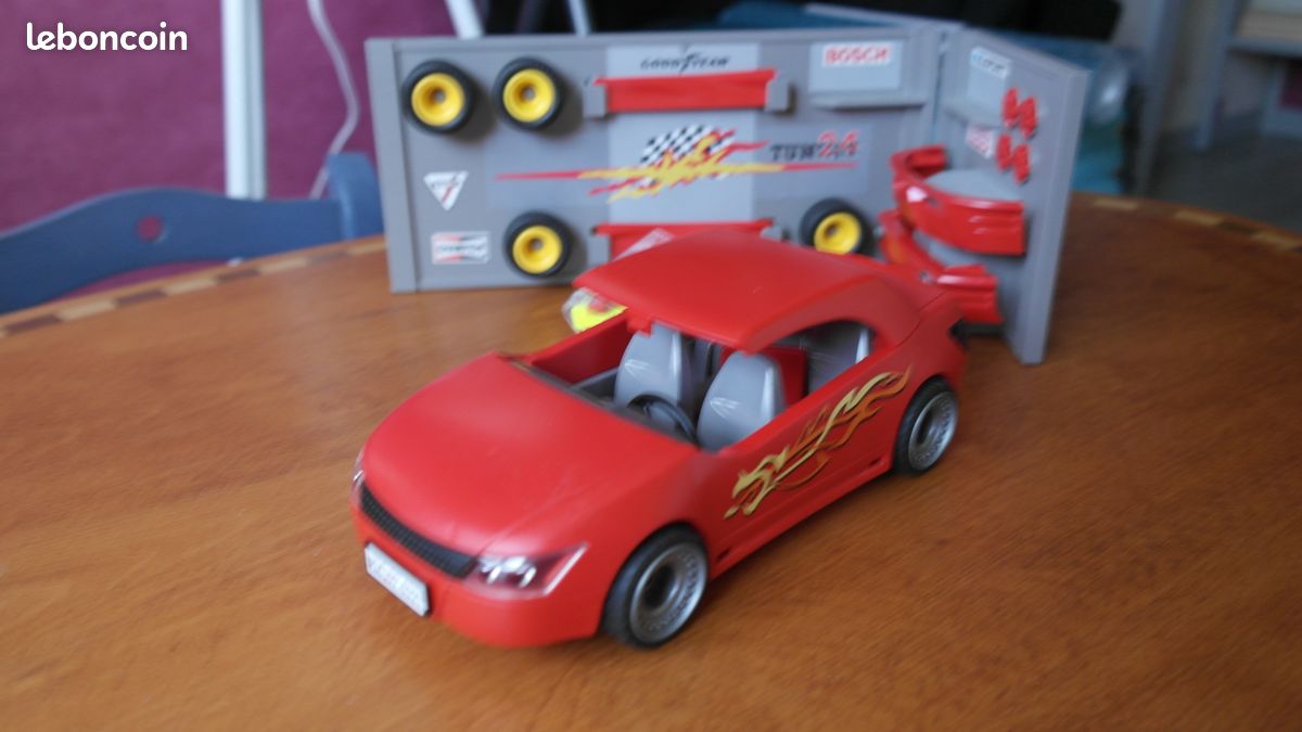 Voiture tuning playmobil avec présentoir garage manque le pare brise et quelques outils (image 1)