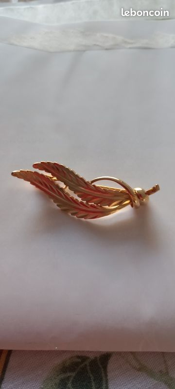 Broche Plaquée Or Double Feuille - Bijou Vintage - En Très Bon état - Métal Doré