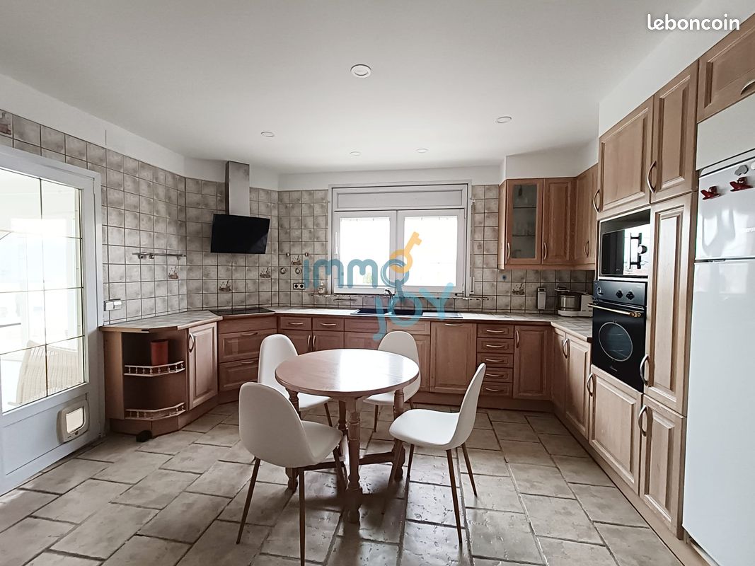 Villa 8 pièces 250 m² - Le Château-d'Oléron 17480 (image principale 8)