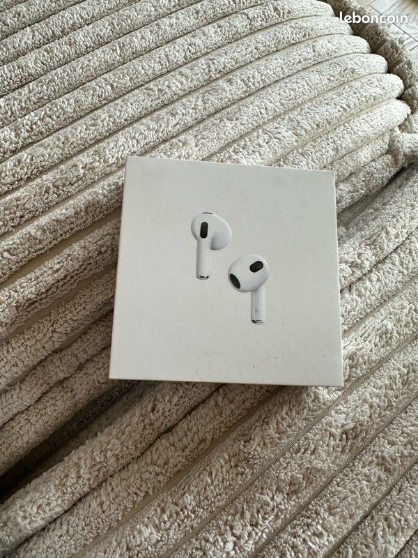Airpods 3 (Sept 2022) (image 3)