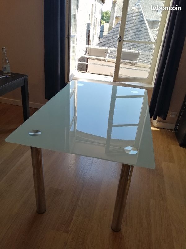 Table de salle à manger en verre (image 1)