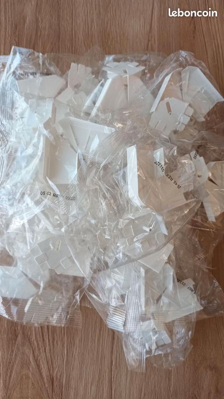 LEGRAND Angle plat variable pour moulure DLPlus 32x16mm - blanc - Ref 333 27 - neuf dans l'emballage d'origine / Lot de 19 pièces (image 2)