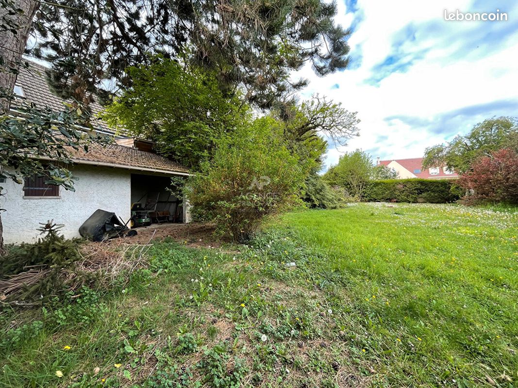 Terrain 600 m² · à Saint-Germain-en-Laye · 600 m² · 741 600 €