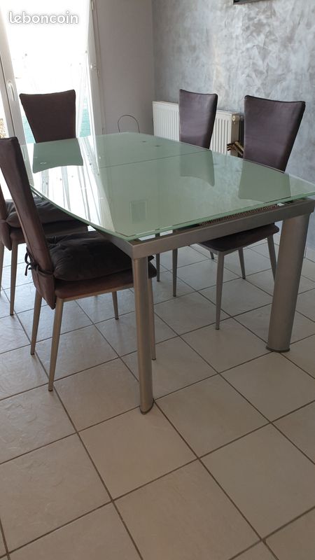 Table (image 1)