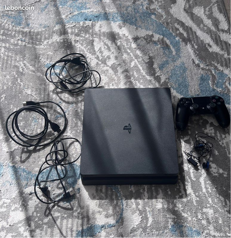 Ps4 slim 500go + 2 jeux - Consoles