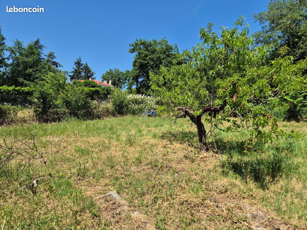 Terrain 1748 m² · à Arthès · 1 748 m² · 109 000 €
