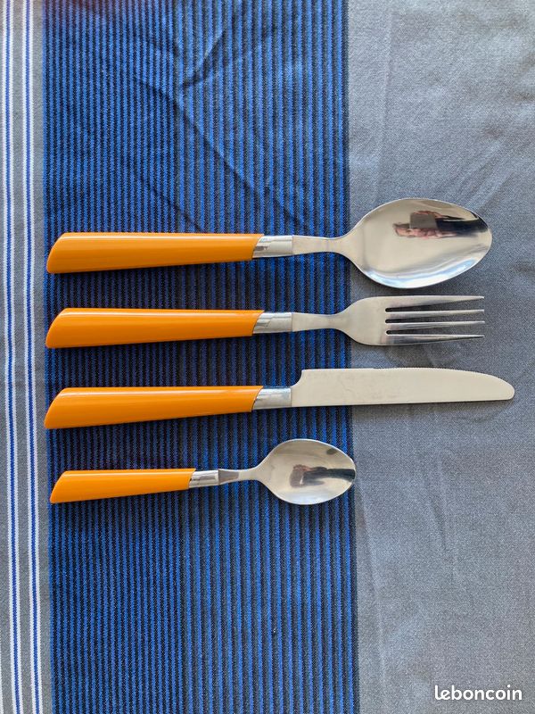 Ménagère couverts argent dans autres couverts de cuisine