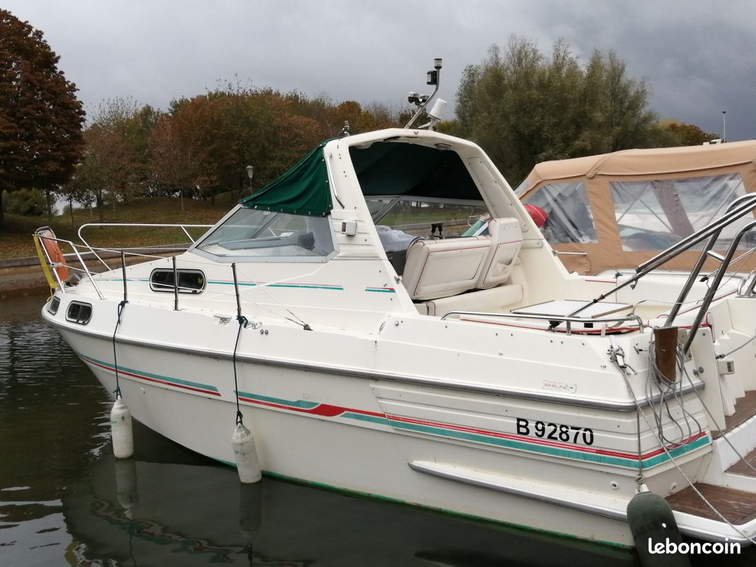 Maquette de Bateau à moteur personnalisé