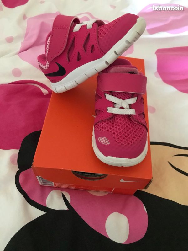 Basket Nike en excellent état - Pointure 21 (image 3)