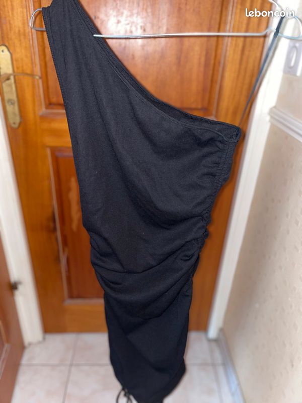 Robe noir (image 1)