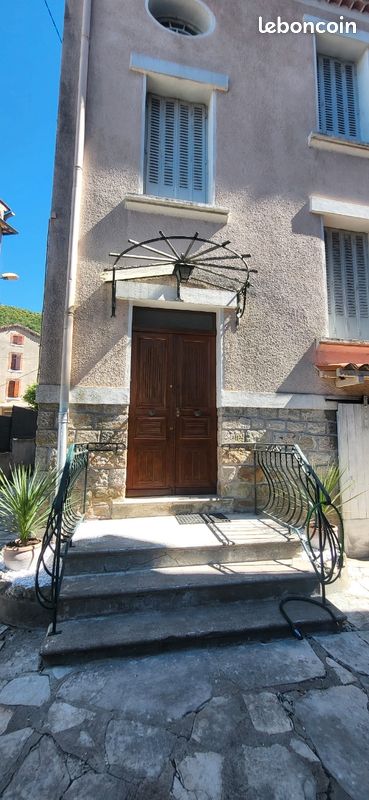 Maison 9 pièces 200 m² · à Molières-sur-Cèze · 200 m² · 159 000 €
