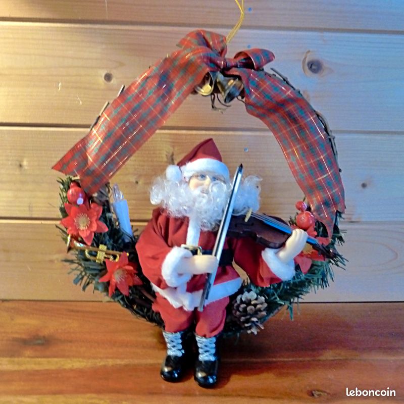 Des boules de Noël décorative en métal repoussé - Marie Claire