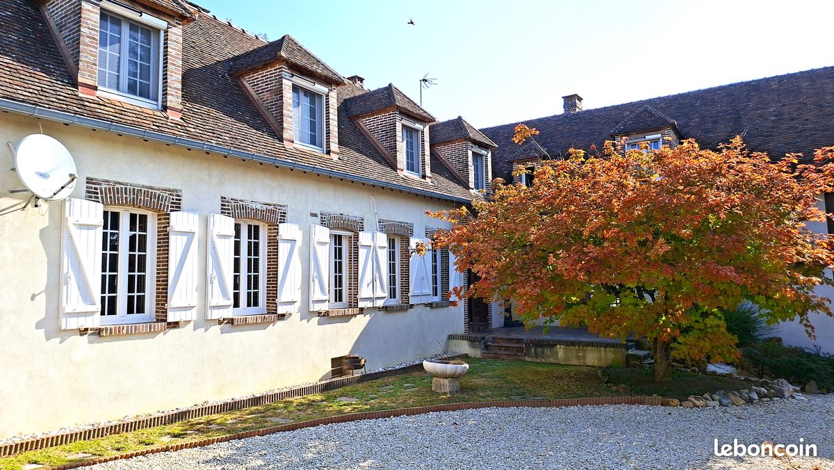 Maison 14 pièces 310 m² · à Saint-Benoist-sur-Vanne · 310 m² · 290 000 €