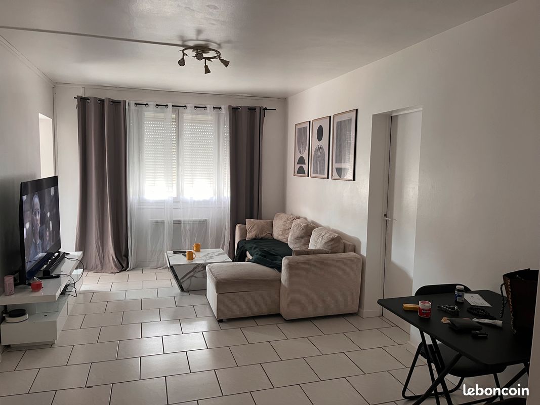 Appartement 5 pièces 65 m² · à Montélimar · 65 m² · 590 €