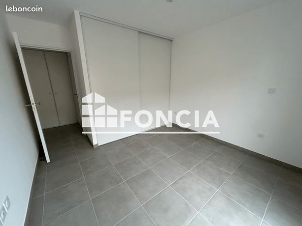 https://img.leboncoin.fr/api/v1/lbcpb1/images/71/65/68/71656841d69fa6ef9d2801f26c089688d3374234.jpg?rule=ad-image