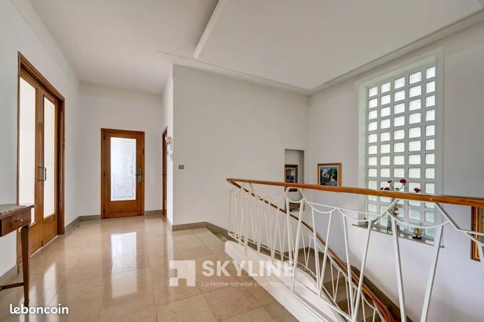 Villa 9 pièces 285 m² — 28