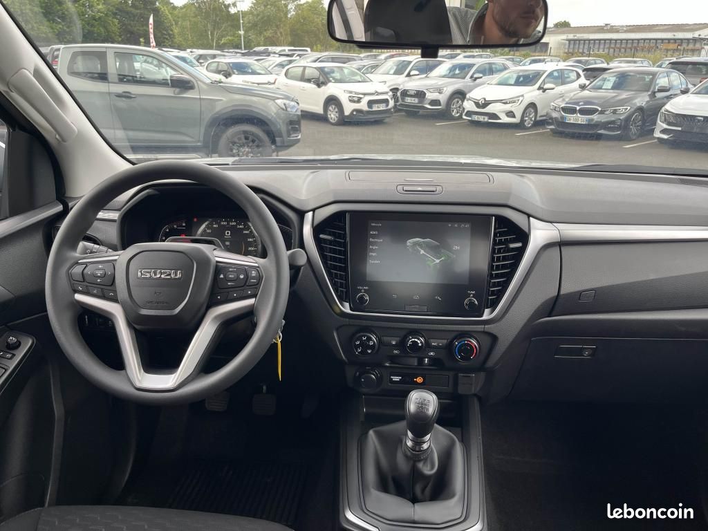 ISUZU D-MAX * 33 325 HT* SPACE EVOLUTION 2.2 DMS M/T 4x4 MY2026 Euro6e-bis (image 3)