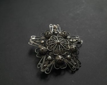 Broche ÉTOILE EN FILIGRANE antique en argent - 7,8 g Broche ÉTOILE EN FILIGRANE antique en argent - 7,8 g