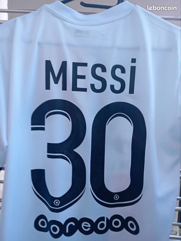 Paris Saint-Germain Home Maillot de foot 2023 - 2024. Sponsored by