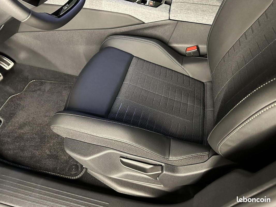 PEUGEOT 5008 1.2i Hybrid 145 e-DCS6 GT 360 7PL (image 39)