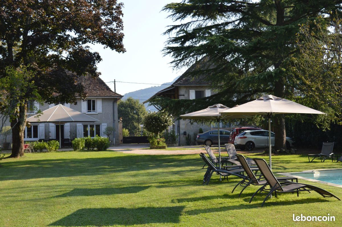 Maison 10 pièces 320 m² · à Les Avenières Veyrins-Thuellin · 320 m² · 735 000 €