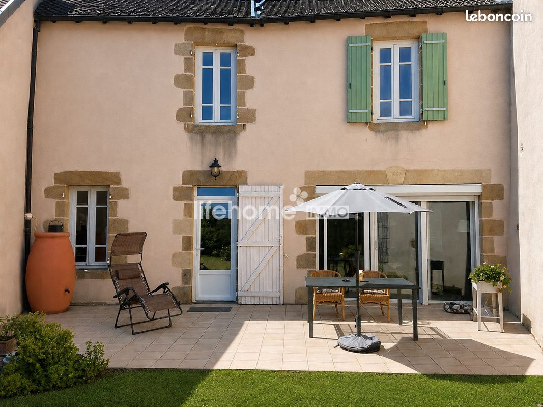 Maison 10 pièces 258 m² · à Le Montet · 258 m² · 215 000 €