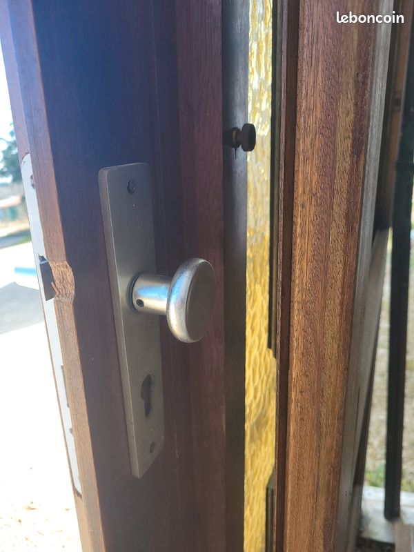 Porte d’entrée vitrée en bois (image 5)