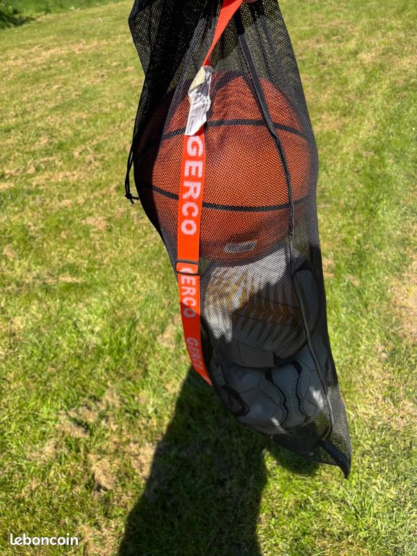 3 Ballons : Volley, Basket, Football dans leur filet (image 3)