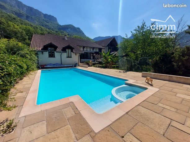 Maison 7 pièces 215 m²