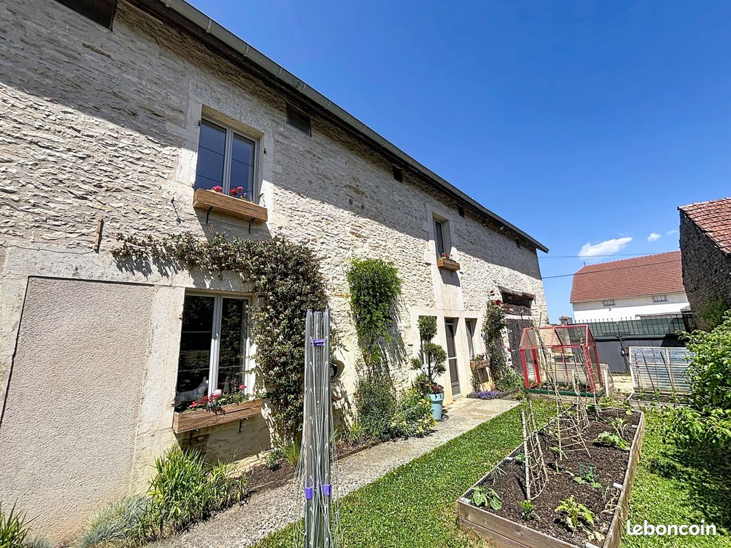 Maison 6 pièces 160 m² · à Pichanges · 160 m² · 405 000 €