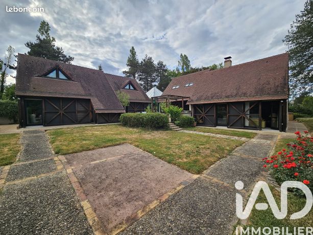 Maison 8 pièces 233 m²