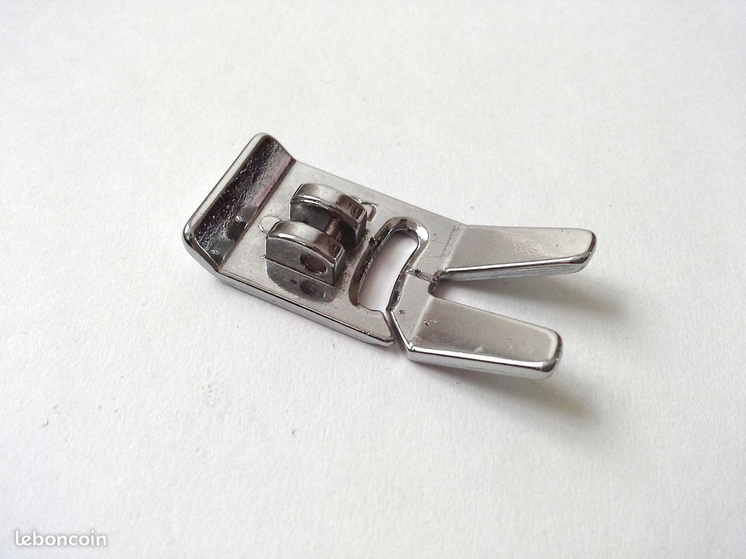 Pied presseur universel en métal 137627 pour machine à coudre Singer (image 1)
