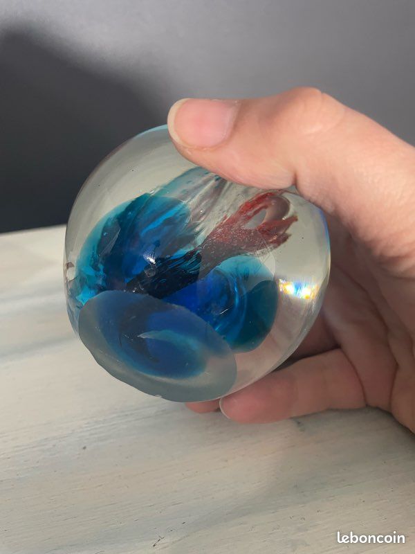 Presse papier boule sulfure verre bleu (image 7)