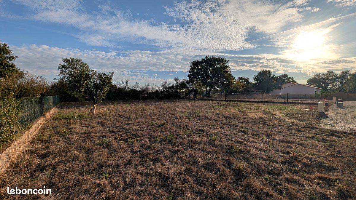 Terrain 600 m² · à Saint-Hilaire-de-Chaléons · 600 m² · 127 000 €