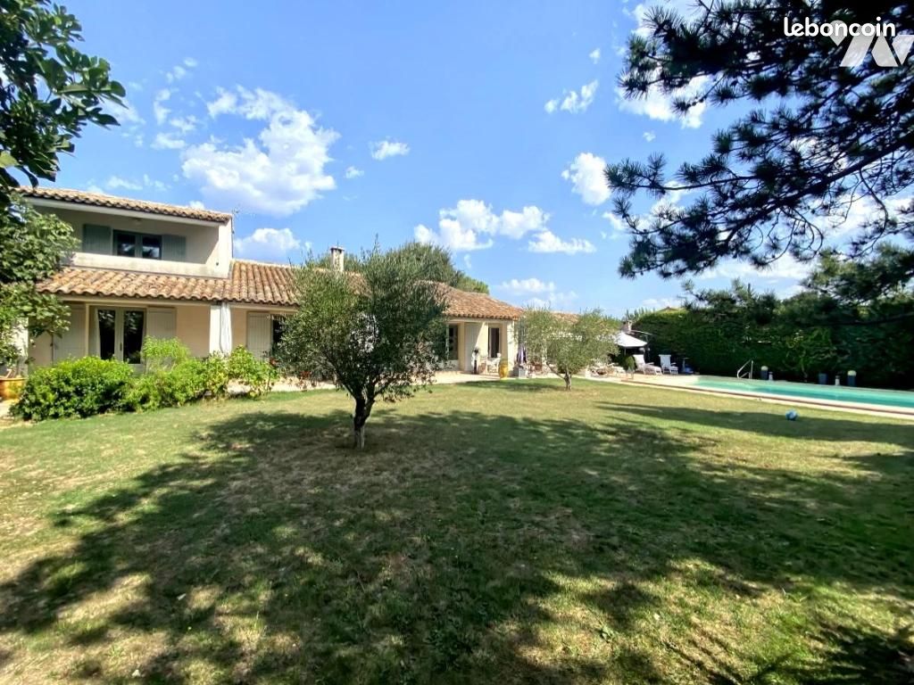 Maison 8 pièces 199 m² · aux Angles · 199 m² · 648 000 €