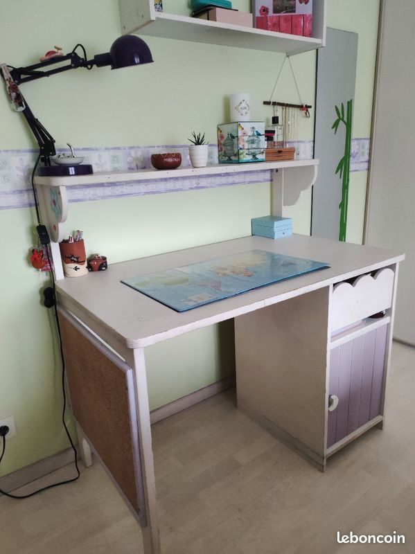 Bureau (image 2)