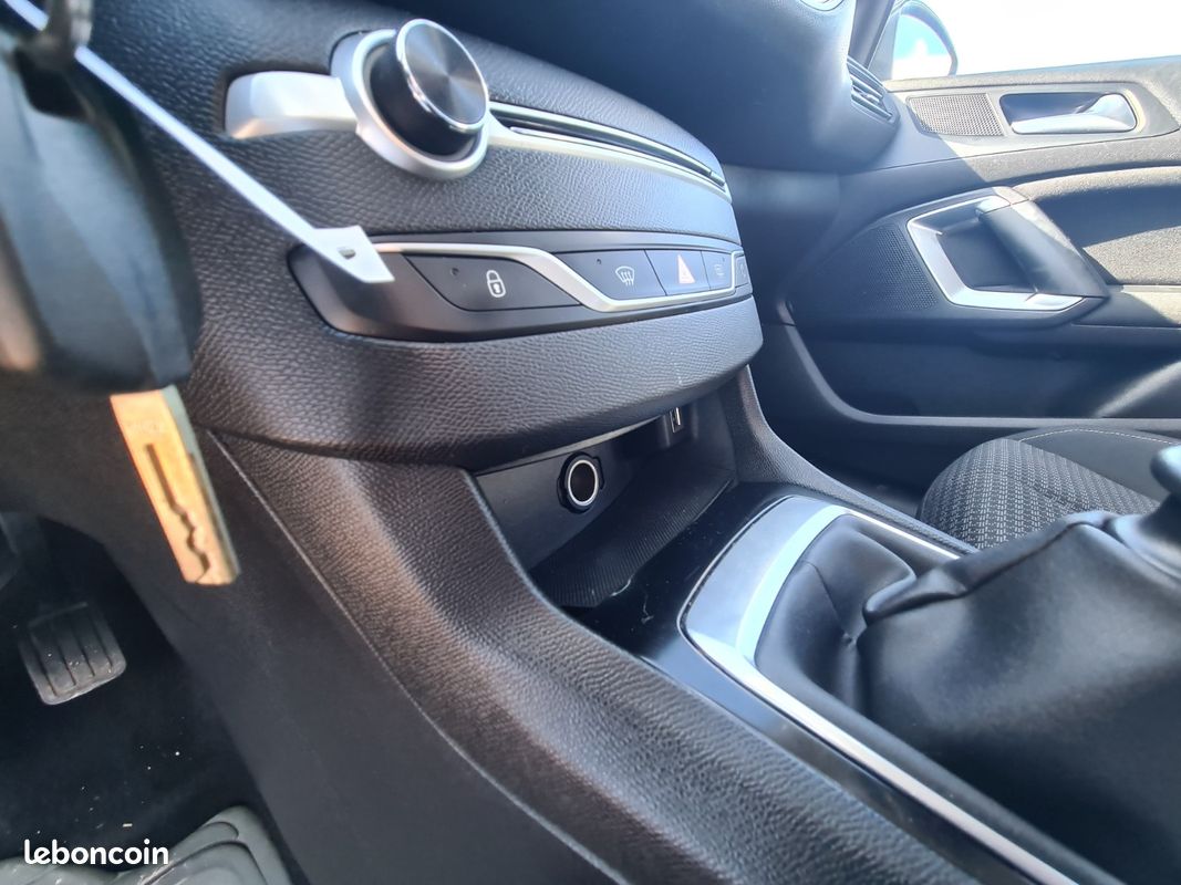 PEUGEOT 308 BlueHDi 100ch SS BVM6 Allure (image 18)