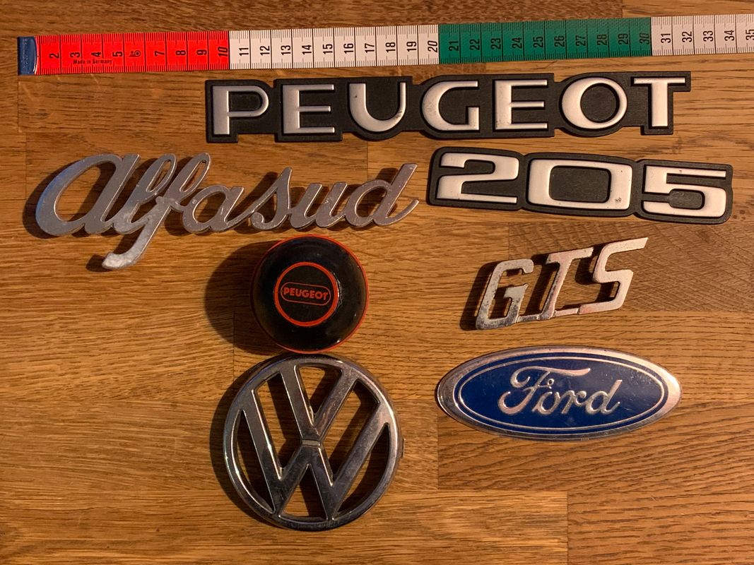 Lot insigne voiture Peugeot 205 Ford Volkswagen Alfasud - Équipement auto
