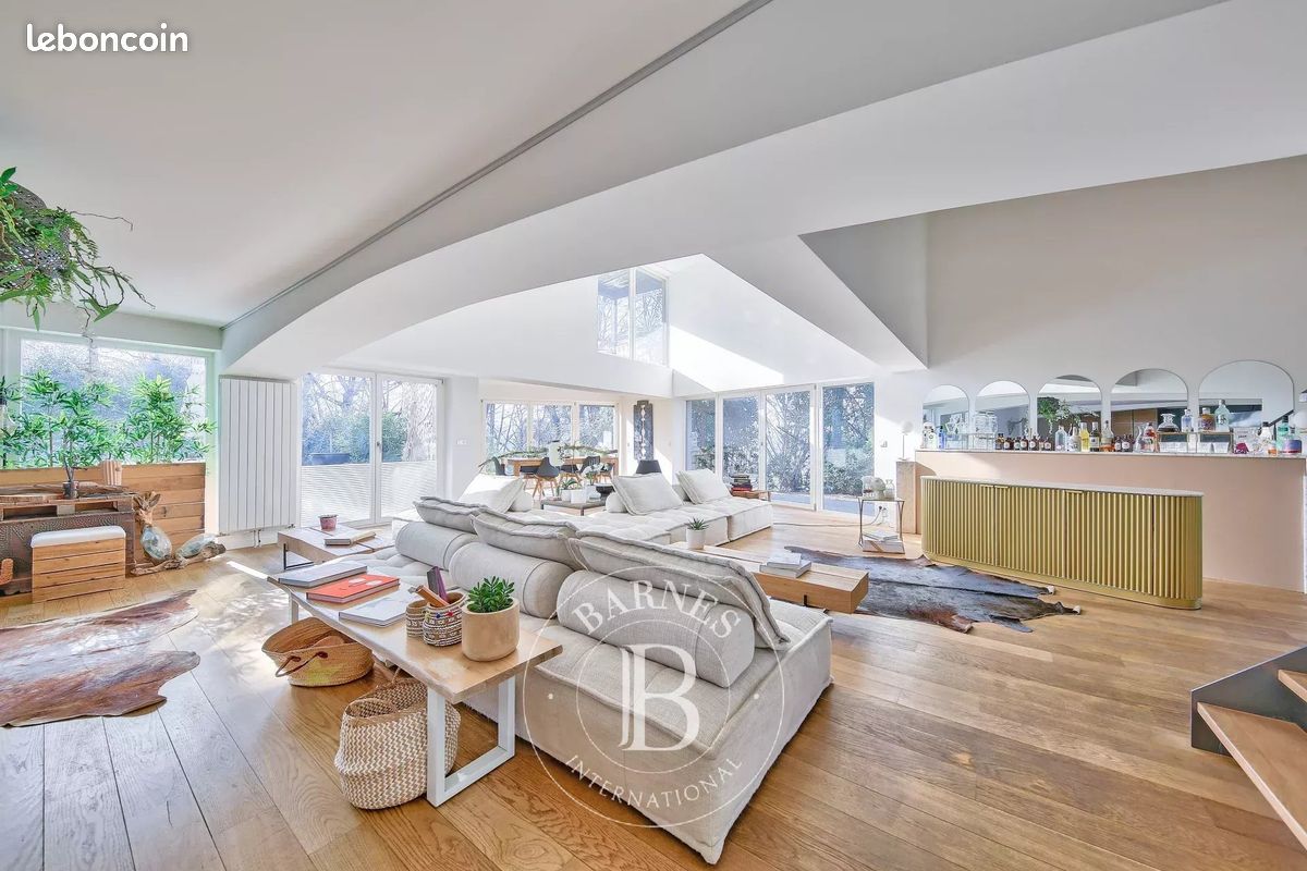 Maison 11 pièces 700 m² · à Versailles · 700 m² · 2 990 000 €