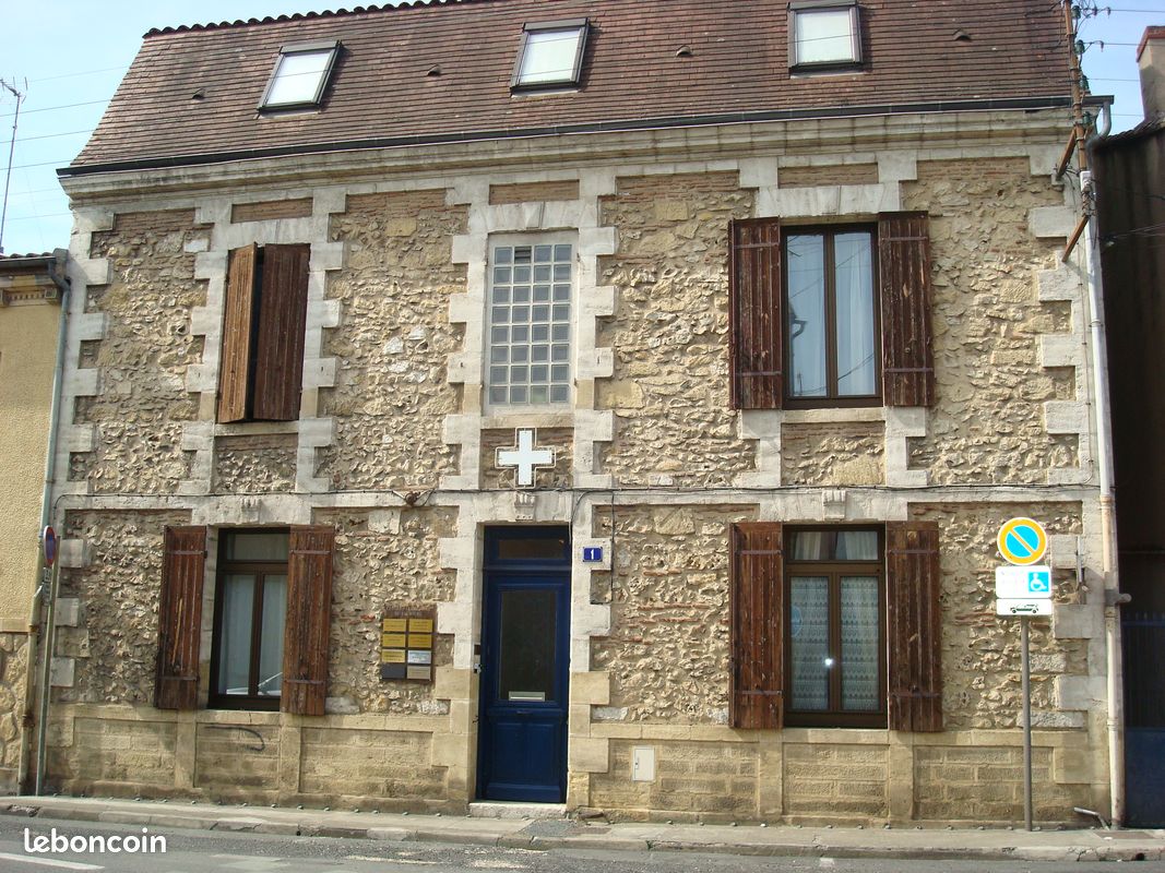 Maison 8 pièces 325 m² · à Bergerac · 325 m² · 300 000 €
