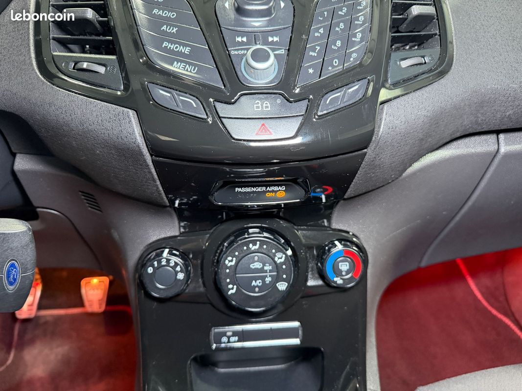 Ford fiesta 1.0 ecoboost 140 ch black edition / jantes alu noir / clim auto / sport / garantie (image 6)