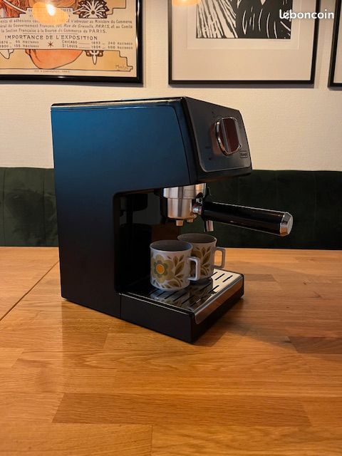 Machine à expresso DELONGHI Noir Électroménager