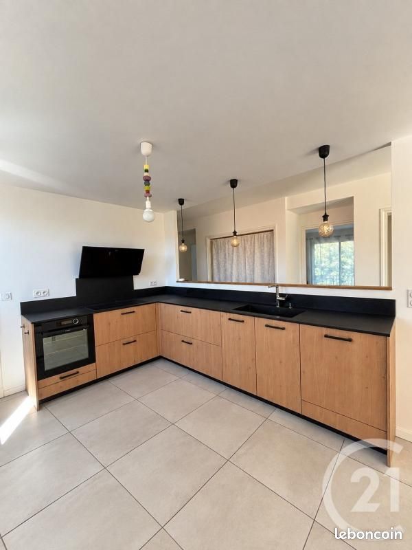Appartement 5 pièces 111 m² · à Aurillac · 111 m² · 940 €/mois