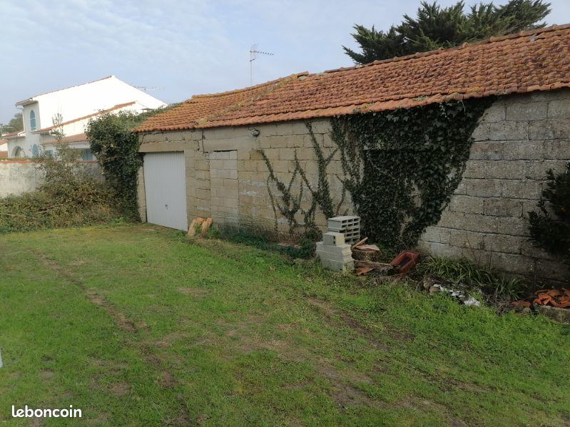 Terrain constructible 376 m2 · à Barbâtre · 115 000 €