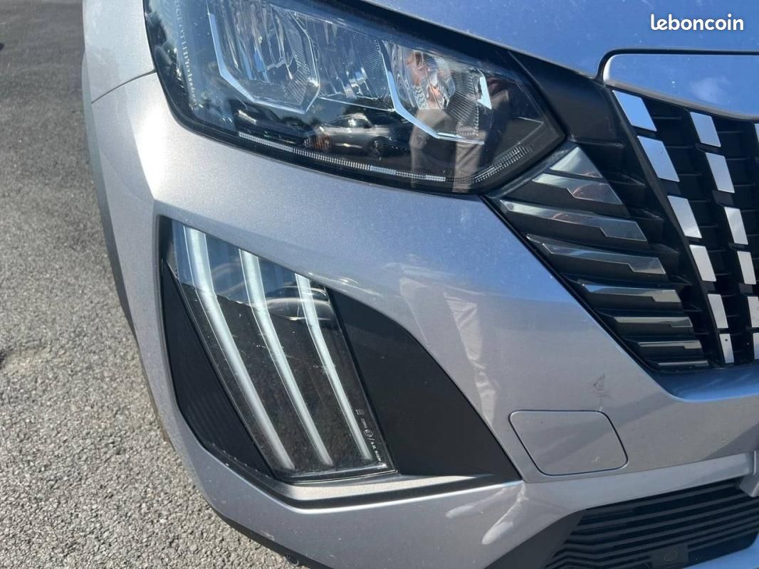 Peugeot 2008 Hybrid 110 e-DCS6 - Allure (image 16)