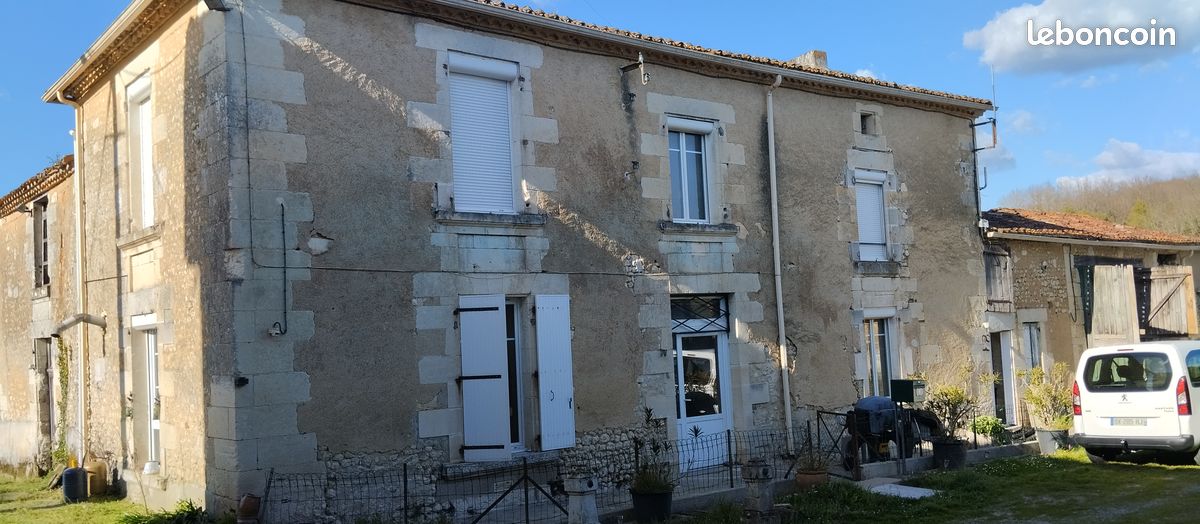 Maison 4 pièces 100 m² · à Les Essards · 100 m² · 80 000 €