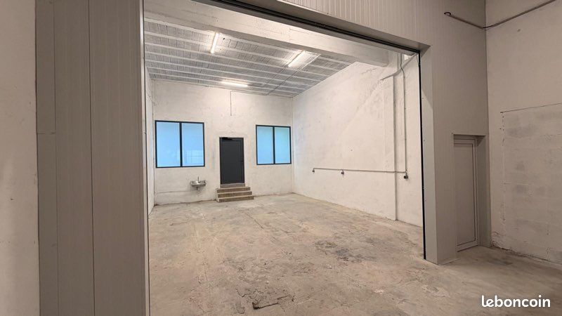 Local commercial 1 pièce 150 m² · à Froges · 150 m² · 1 500 €