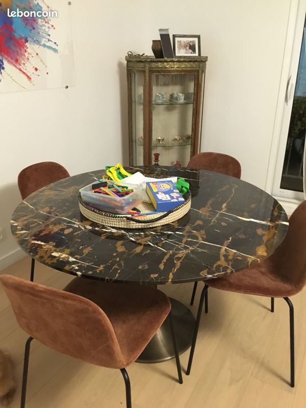 Table (image 1)