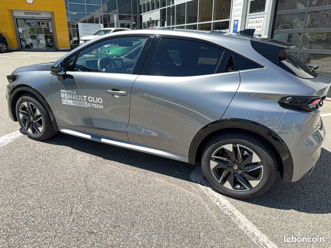 RENAULT Clio E-Tech full hybrid 160 ch Techno (image 3)