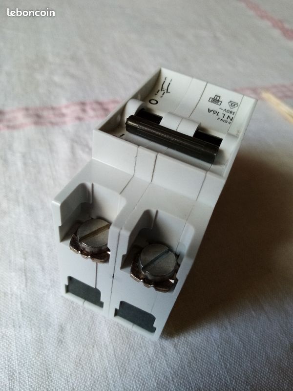 Disjoncteur bipolaire 16A SIEMENS neuf (image 1)